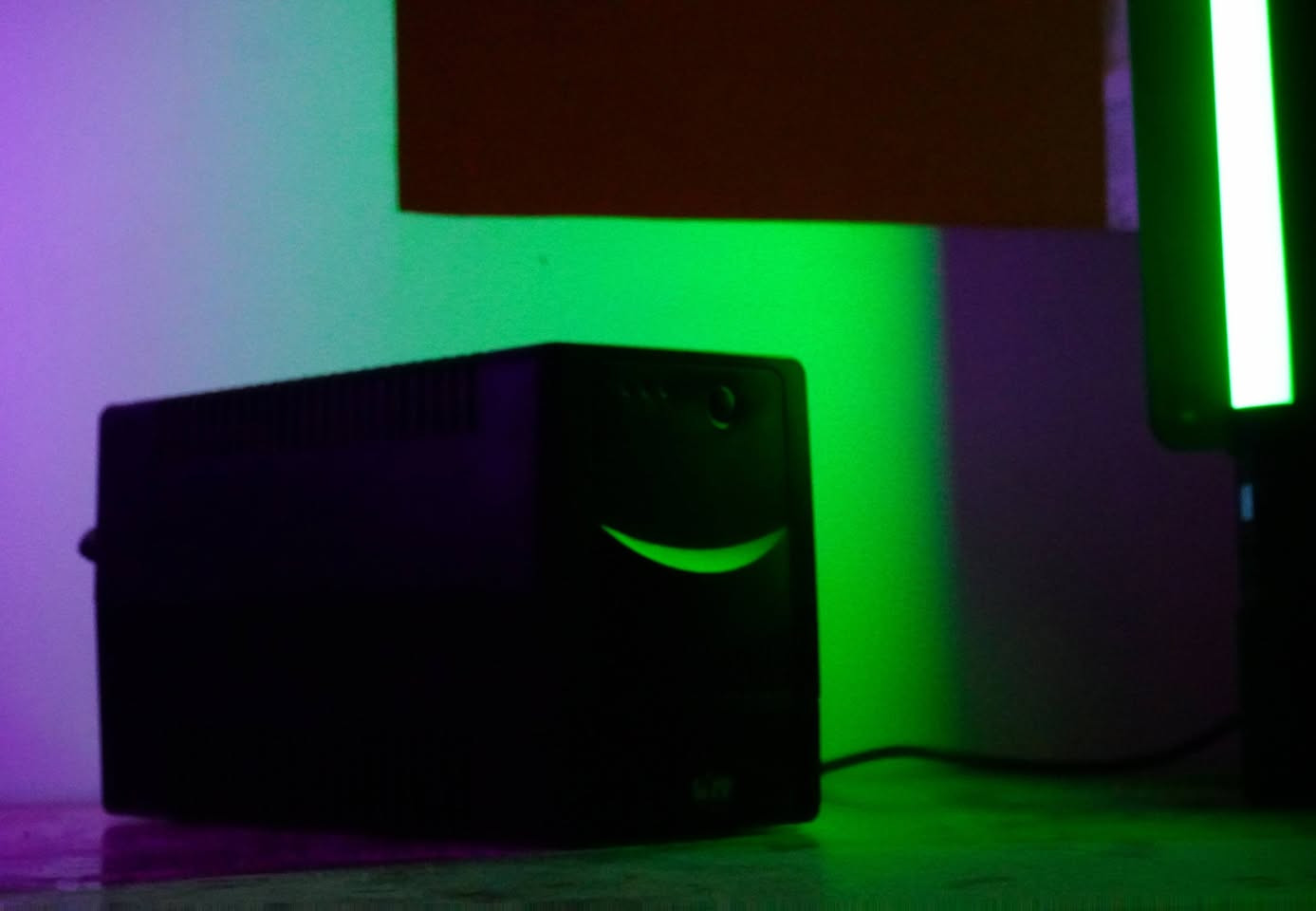 السلام عليكم شباب..
للبيع بكج Xbox Series X كامل ومجهز من كلشي، تاخذه وتكعد تلعب كبل بدون ما تصرف عليه دينار إضافي. البكج يتضمن:
​🎮 جهاز اكسبوكس سيريس اكس (نظيف جداً ومثل ما تشوفون بالصور).
🎮 يدات تحكم عدد 2 (وحدة سودة أصلية والثانية بيضة).
🔋 شاحنة بطاريات مال يدات (حتى تخلص من دوخة الباتريات العادية وتصرف).
🌐 حساب كيم باس (Game Pass) شغال بي أكثر من شهر.
👤 حسابي الأساسي.
👾 حسابات مشتركة مشتريها من متجر حسين عيسى، مليانة ألعاب دسمة (Cyberpunk، Elden Ring، Resident Evil Village، Baldur's Gate 3، وغيرها كومة ألعاب.. تكدرون تشوفون المكتبة بالصور المرفقة).
⚡ جهاز يو بي اس (UPS 1500VA): (للامانة شباب، الباتري مالته حالياً مو تمام، يمشيك تقريباً دقيقة وحدة بعد ما تطفا الكهرباء، بس حتى تلحك تطفي الاكسبوكس بأمان).
​💰 السعر: 650 ألف دينار عراقي (قفل غير قابل للتفاوض، رجاءً بدون إحراج السعر كلش مناسب ويه كل هاي الملحقات والألعاب).
📍 المكان: بغداد.
​📞 للتواصل: *********** (اتصال أو واتساب).
