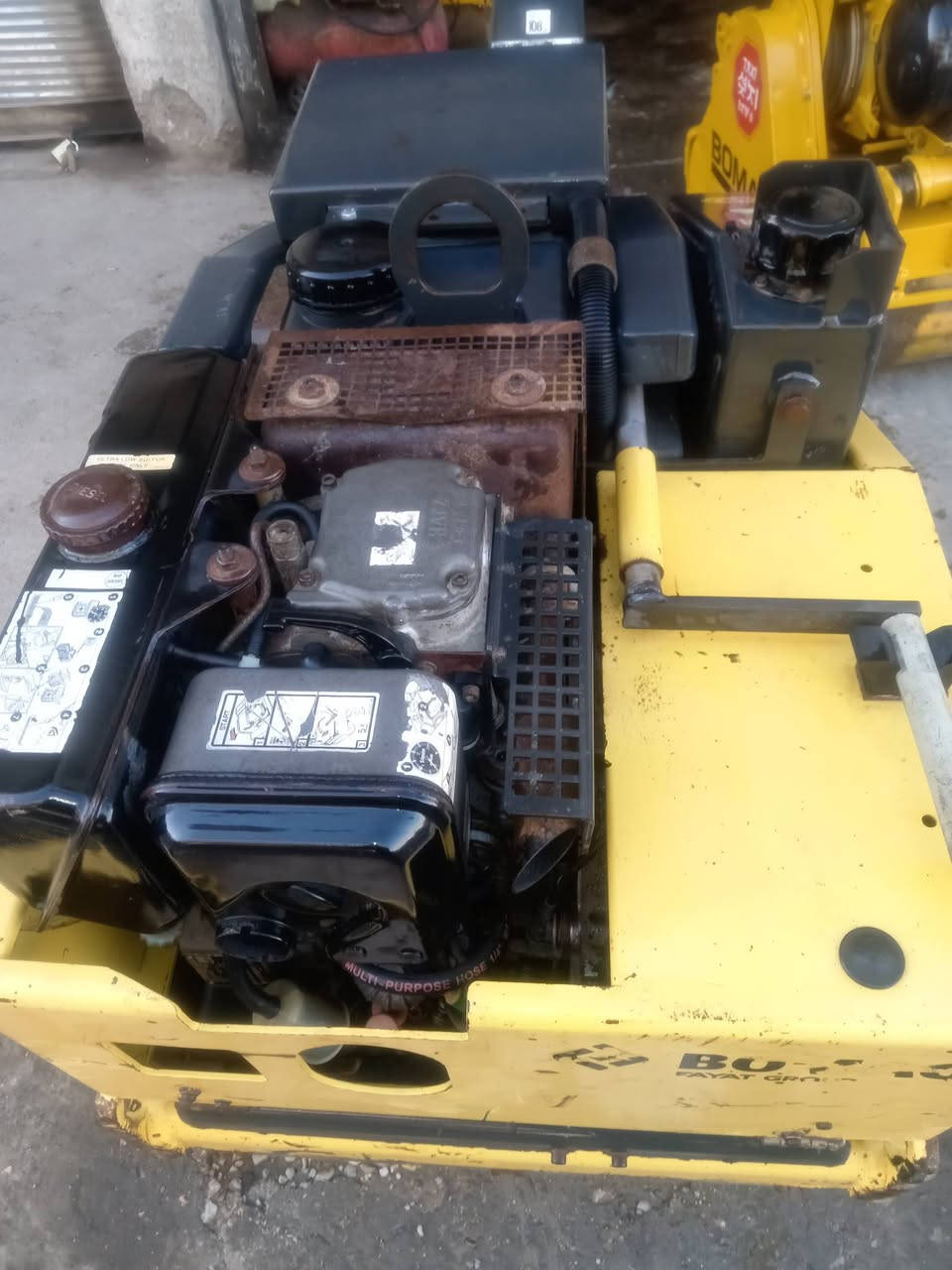 حادله نوع بوماك ألماني الصنع موديل حديث ٢٠١٦ اخت الزيرو مال الخارج  التشغيل سلف أو هندر هزاز شغال فول كامل المواصفات مكاني بغداد الباب الشرجي ساحة الطيران الفرع الثاني مقابل كنيسة الأرمن رقمي *********** نجم ابو سجاد
للاستفسار
الاتصال على رقمي *********** نجم ابو سجاد
او واتساب
