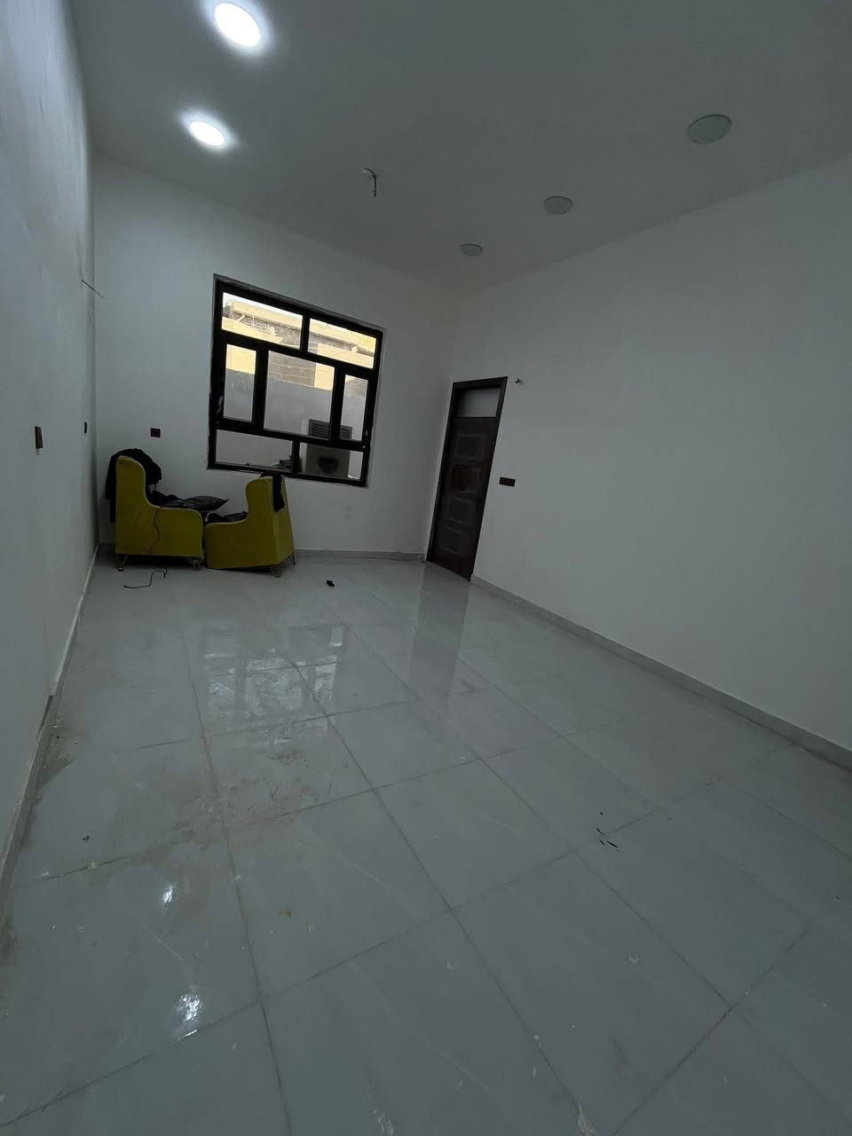 مـــــتــــابــــــعــــــه_للصـــفــــــحه
💢 الخير  للستثمار  العقاري 
________________________________
سلام عليكم بيت للبيع 📉
________________________________
موقع البيت📍التقيه داخل مجمع روان 
_________________________________ 
✅ مساحه البيت 200 متر
_________________________________
✅ تفاصيل البيت
البيت طابق واحد يحتوي على
استقبال 
مطبخ
صاله
غرفتين
صحيات 2
وطارمه واسعه
بيت جديد بناء حديث
_________________________________
للاسـتـــفــســار او الاتـــــصـــال ☎️
ع الارقـــام التــــاليــه👇👇
***********
