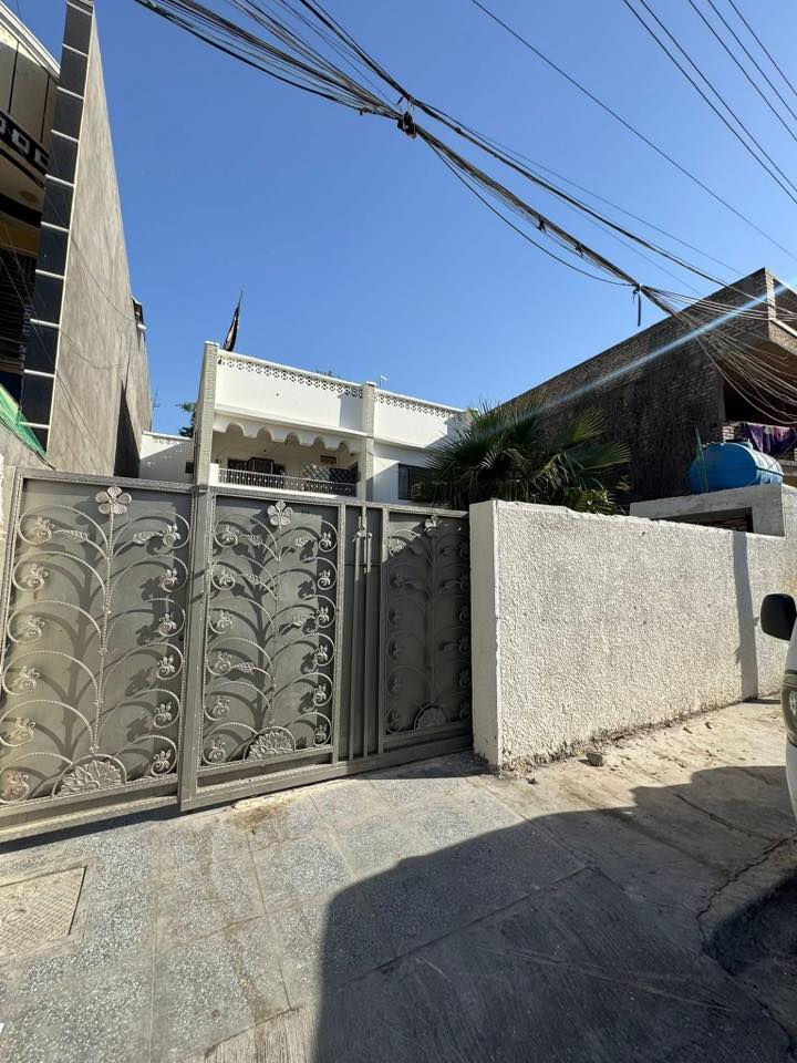 دار للبيع في منطقه الحبيبيه قرب جامع ذ الفقار
مساحه الدار 300 متر واجهيه 12 نزال 25 
بناء قديم البيت ينسكن بي ماناقصه شي 
طابقين 
للاتصال ع رقم التالي : 
***********
