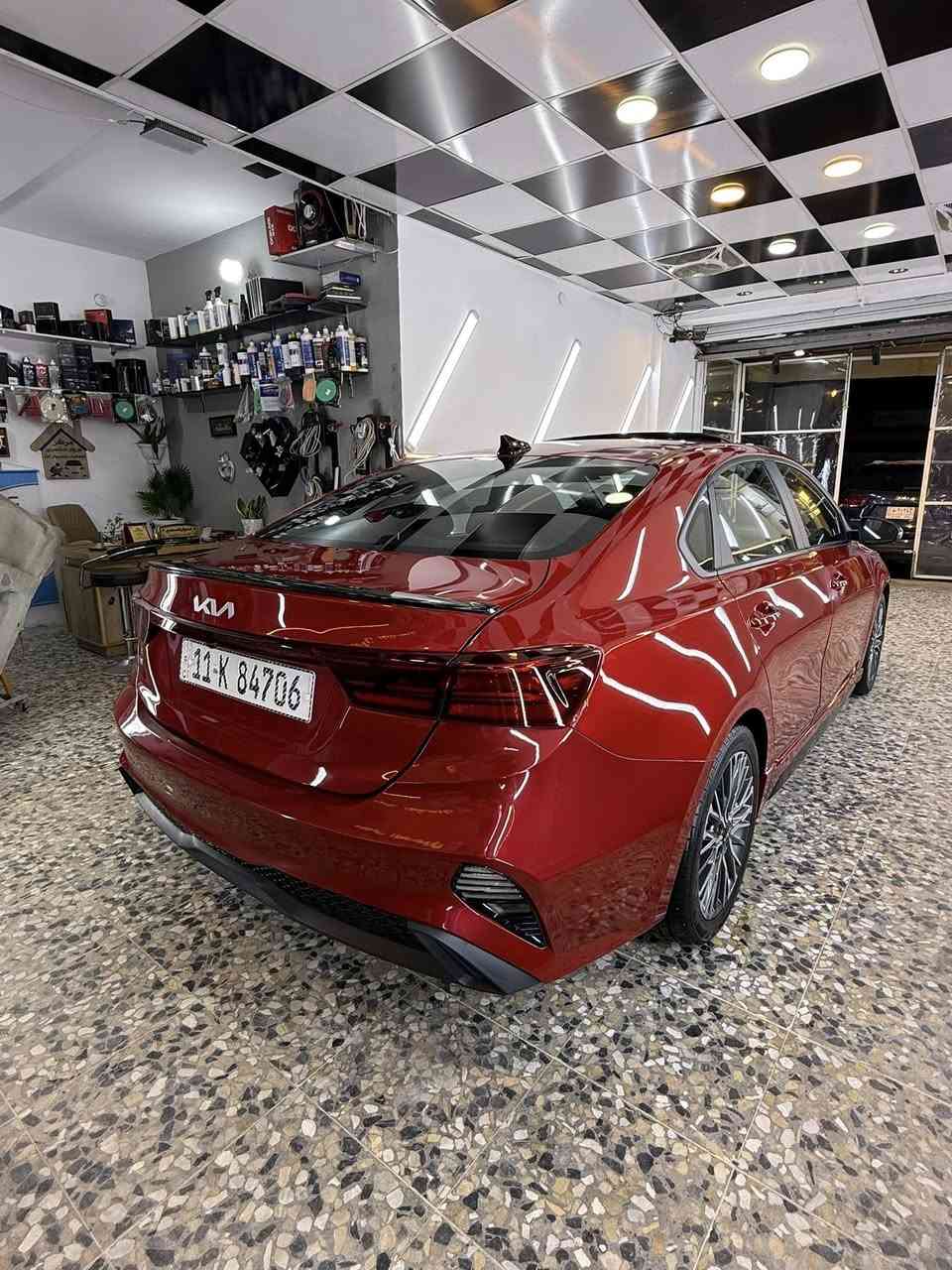 السلام عليكم
فورتي 2024 Gt line🌟

مواصفاته :

بمصه✅ 

فتحه ✅

شاشه حجم كبير ✅

بصمه أبواب ✅

تشغيل عن بعد✅ 

أناره ترحيب ✅

رادار ترحيب ✅

رادار جانبي رادار امامي ✅

سستم صوت ✅

اشاير مري ✅

مكينه 2000 دوش✅

تحديد مسار ⚠️

اوتو هولد ✅

قياده ذاتيه 

سايد بريك بصمه 👍🏻

شحن واير لس ⚡️

كشنات جلد تتفه تبريد + حضن سبورت ✅

فتح جنطه تلقائي + عن اقتراب ✅

3وضيعات قياده ✅

بيه بارد عن كد شبر بصفحه مال سايق 

وضربته جنطه 

والباقي سياره كفاله عامه 

سياره بسمي تحويل ثاني يوم 

180وبيه مجال قليل 

*********** الاستفسار 

مكان سياره بغداد
