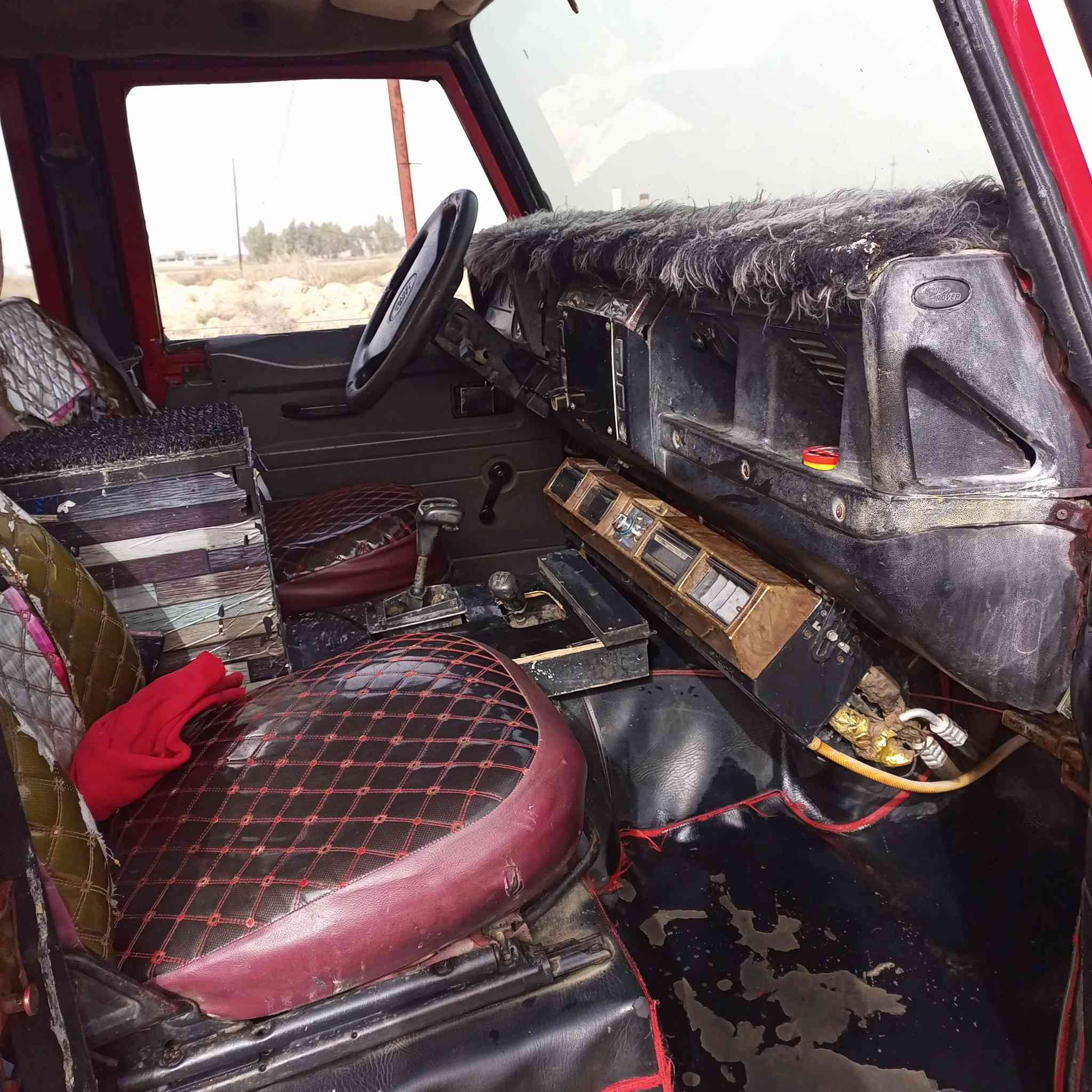 السلام عليكم  للبيع لاند لوفر نوع 110  رقم بغداد  موديل 85محرك كاز سوبر 4سلندر  مكفول محرك كير  شادهن جدد  تبريد بس غاز
المكان بغداد تقاطع النهروان &استفسار ***********
