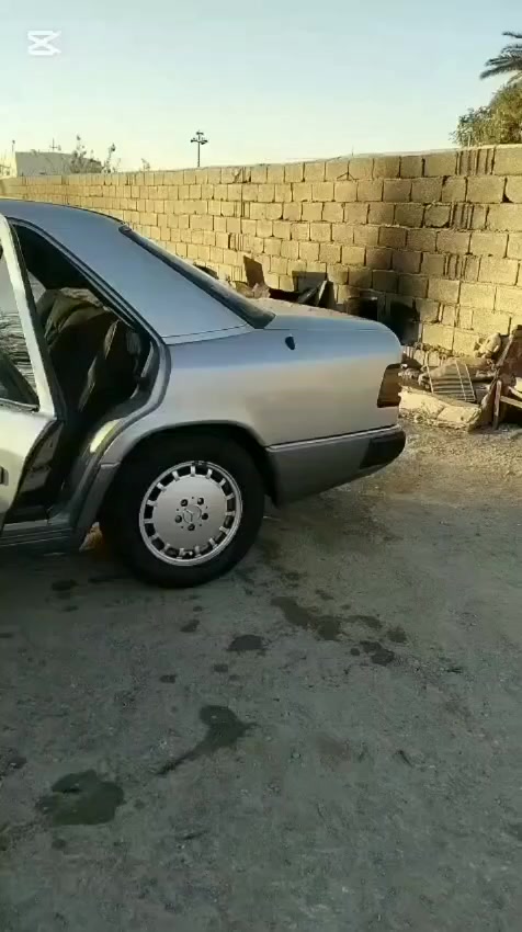 السلام عليكم مرسيدس دب لبيع مويل 1988لون سلفررقم انكليزي بسمي تحويل مباشرمحرك ضعيف بيها بخارابيعك محرك كايم السعر48وبها بجال ***********
