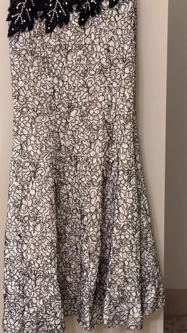 فستان يرسم الجسم انيق قياس يلبس من٣٨ الى ٤٢
السعر ٨٠


**إذا كنت صاحب هذا الإعلان وتريد حذفه لأي سبب، رجاءا أرسل رسالة إلى الدعم الفني**