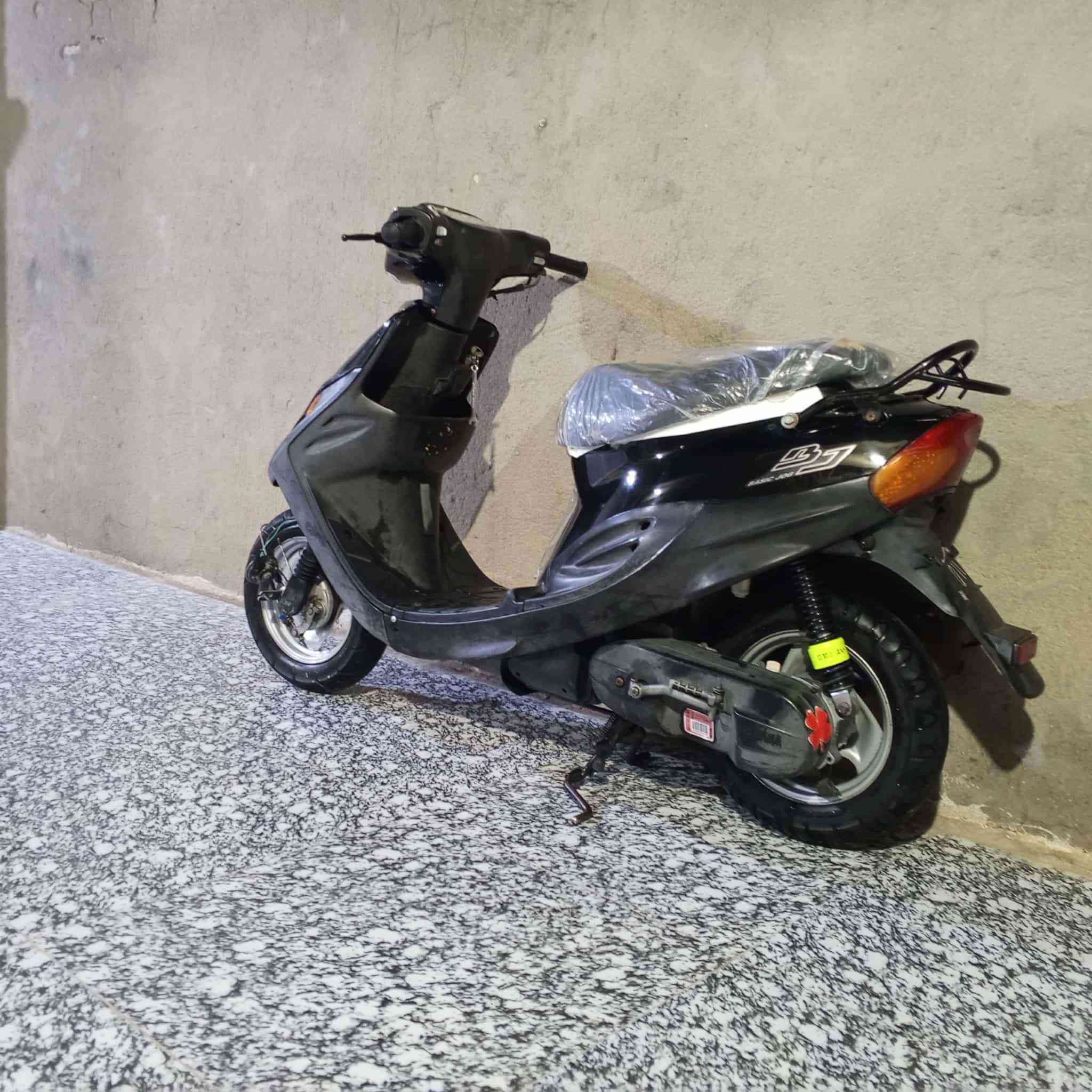 سلام عليكم دراجه 9زروف للبيع كله شغاله من طول لطول ما صاله هواي من طالع ***********
