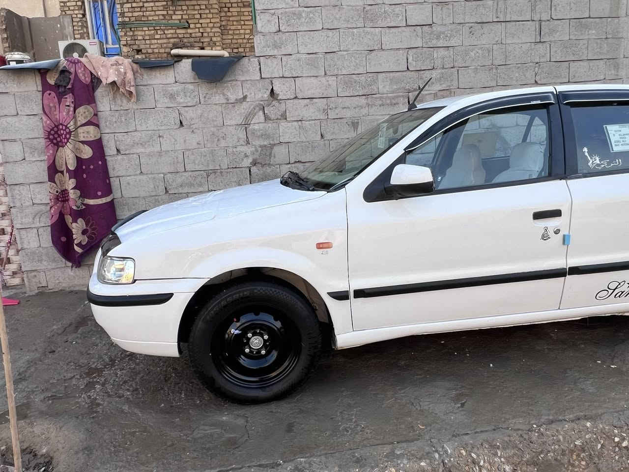 سلام عليكم سمند 2011للبيع رقم واسط
سياره بيهه صبغ مكينتهه ادخن. حداديه تخم تاير باتري
جديد داوخلهه السعر 33 اوبيها مجال مكان السياره 
واسط ***********
