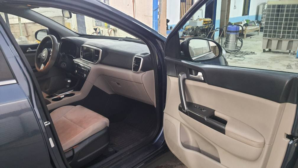 السلام عليكم سيورتج 2021 بغداد رقم وجزه جديده باسمي..بدون لا ضربه ولا صبغ تقرير غرق بسيط وكلشي بيها شغال وتمام..محرك ٢٤٠٠..مواصفات عاديه..سياره حيل نظيفه كلشي بيها بلاد..للامراوس حسب القناعه..عنواني بغداد الدوره...***********...اللي عنده مراوس يدزلي خاص.تحياتي للجميع بغداد, العراق
