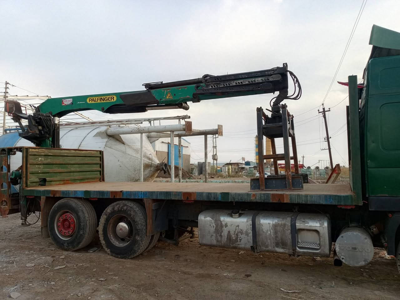 فالفوا گرين  ٢٠٠١ بفنكر ميتة ٧ طن رقم أربيل بسمي سنوية لل ٣٠ مسجلة كرين  جاهزة مكان السيارة ديالى تفاصيل اكثر اتصل ***********************
