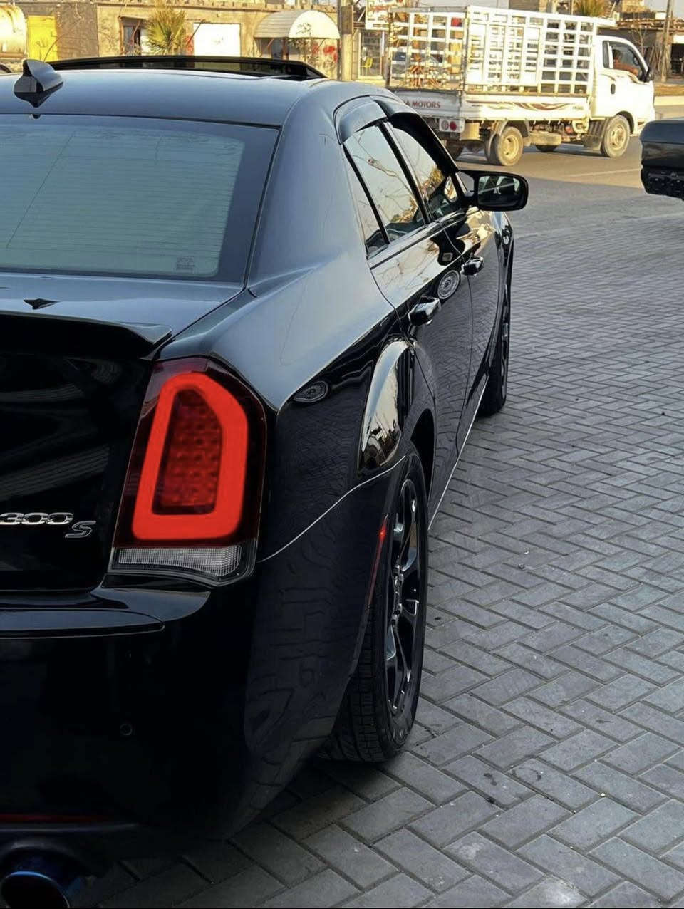 سلام عليكم للبيع او للمراوس 
السعر  ((   168   )) 
كرايسلر اوباما S300 فول مواصفات 
2017 معلايه 2020 فور ويل ملغي 
رقم بصره الرقم الجديد 
صبغ ٥ قطعه قماره تكم كفاله حوض خلفي كفاله 
شاصي امامي ايسر سحب بدون صبغ بدون معجون 
سونار موجود هزه صاعد بعد ٣ اشهر تخلص يعني 
كبل تحول تروح للمرور تروج معامله 
محرك ٣٦٠٠     6 سلندر 
حداده تخم تاير دواخل كامله شغل وطلع 
مكاني البصره الهارثه السعر  ((  ١٦٨  ))
***********
