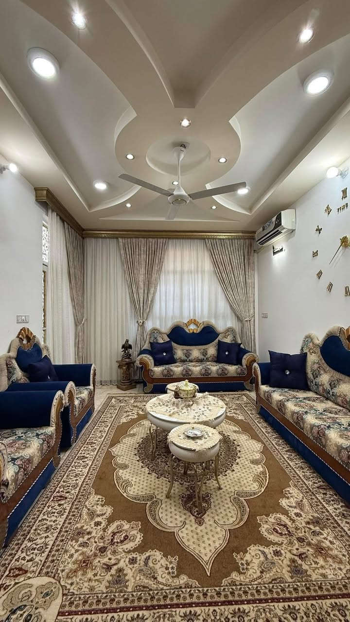 دار للبيع 
طابقين ( طابو زراعي سند 25 ) 
المساحة ( 150 /متر) بالسند 
واقع حال 161.5 متر
الواجهة : 8.5 متر
النزال : 19 متر

يحتوي على غرفة نوم عدد 3 + استقبال + مطبخ + مجمع صحيات عدد 2 + كراج للسيارة + يحتوي على مخزن وسطحين .

نظافة البيت ممتازة وبناءه درجة اولى
ارضية البيت مرمر

العنوان : حلة / حي الصحة / شارع الكورنيش / شارع غسل مارينا

للمزيد من المعلومات والاستفسار
الاتصال على الارقام التالية :-

***********
***********
