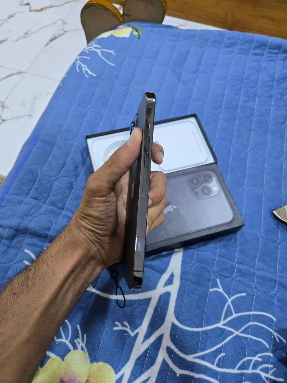 السلام عليكم 13 برو ماكس ذاكره 512 بطاريه 86 أمريكي ممفتوح أغراضه كامله السعر 760 وبي مجال المكان بغداد مدينه الصدر رقم ***********
