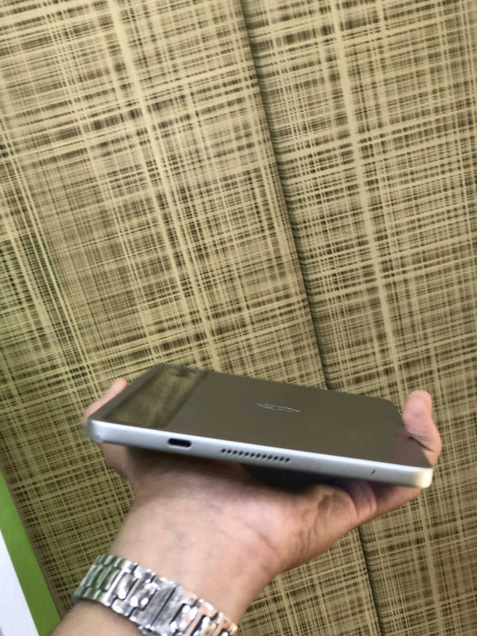 ريد مجك السترا
٢٥٦/١٢
ملحقات كارتونه فقط 

نظيف ما مفتوح 

بي طكعه بل شاشه من جوه عل يمين

سعره ٣٠٠ الف 

رمادي وسط شارع السينما 

هـ***********
