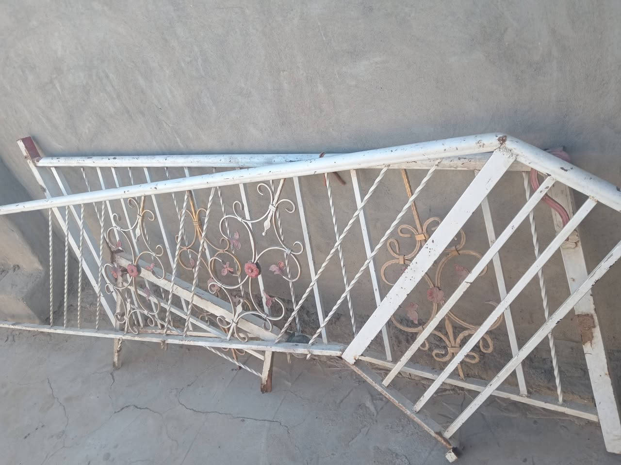 سلام عليكم محجر درج حديد عوزه صبغ طول 6 كامل ب 125 وبي مجال ذي قار شطره يم جسر السليمان ***********
