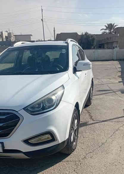 HONDY TUCSON..2014.2.0
هواندي توكسان 
٢٠١٤ 
محرك + كير بشرط ٢٠ دوش 
السياره: بسمي شرط تحويل و الغرامات المرورية 
المواصفات :
شاشه وكامير 
تحكم ستيرن 
كشن جك 
تبريد قطعتين 
 ويل كروم 
اشاره فى مراه 
#السعر : ١٣٥ $ بيها مجال 
#الاتصال: *********** _ ***********
#العنوان: الموصل _ الحمدانية الحمدانية
