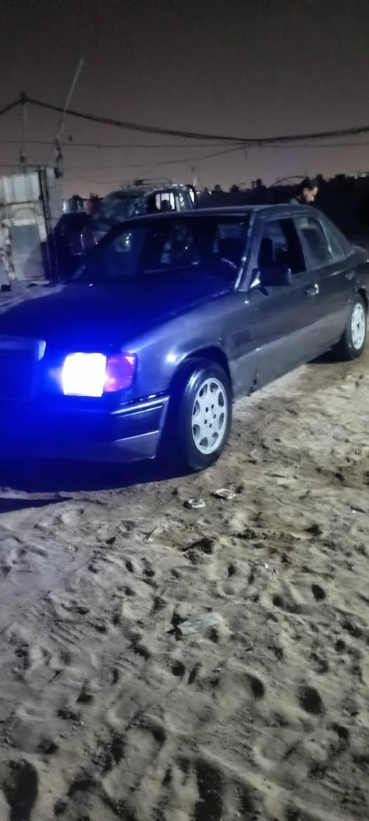 مارسدس دب..
رقم صدامي
محور 2500
راعيها موجود
حداديه كدام جديده-عربانه نص عمر_تخم تاير جديد 
موديل 1989
كهربائيات كلها شغاله من الطول لطول
مكاني ناصريه لاسكان الصناعي حي الجوادين
***********_واتساب***********
