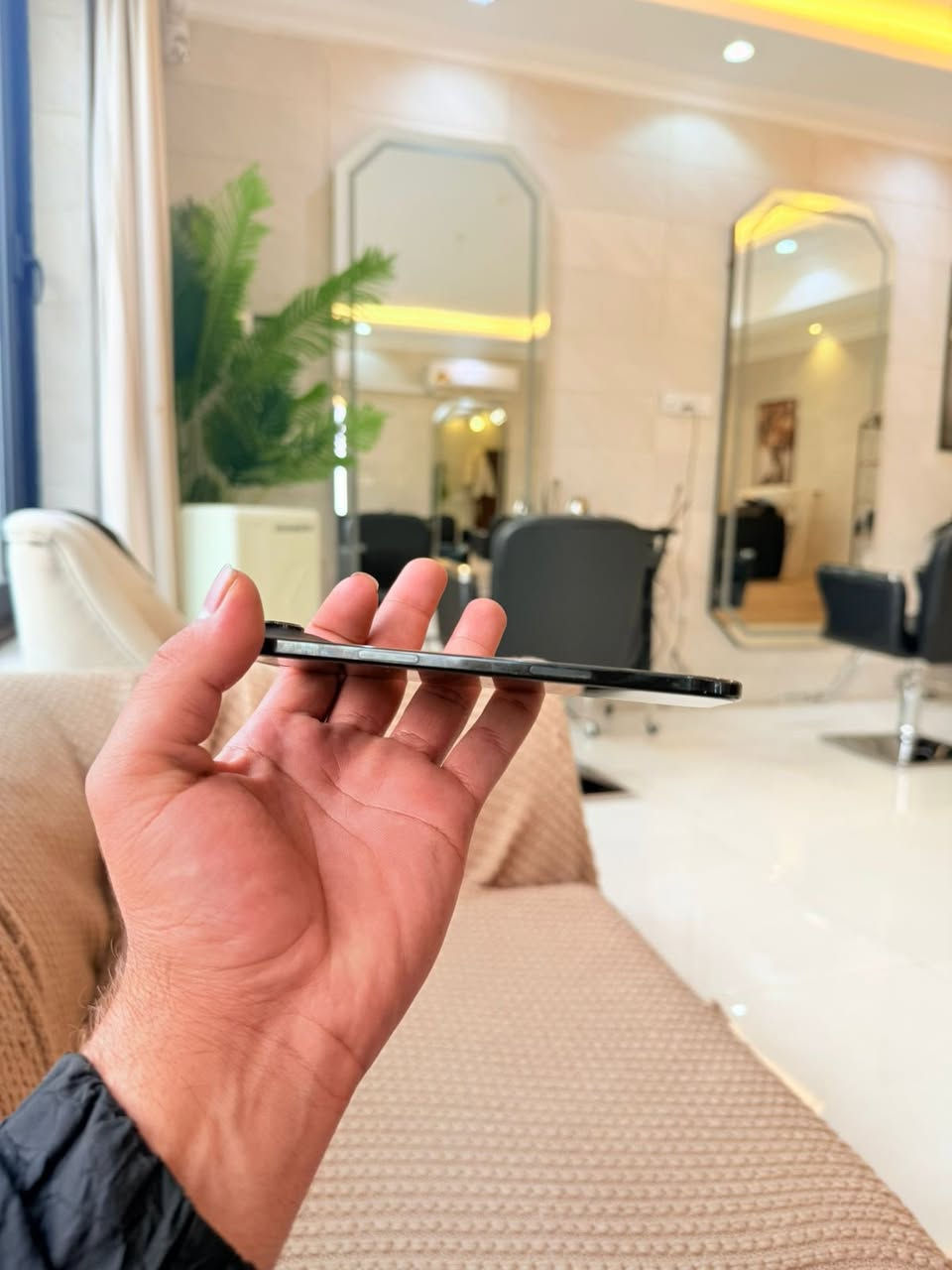 ايفون 17 اير بطاريه 100 مشحون 49 مرا ذاكره 256 ايسيم بيع بسعر 1250 او مراوس ب ايفون 16 برو ماكس تواصل ***********
