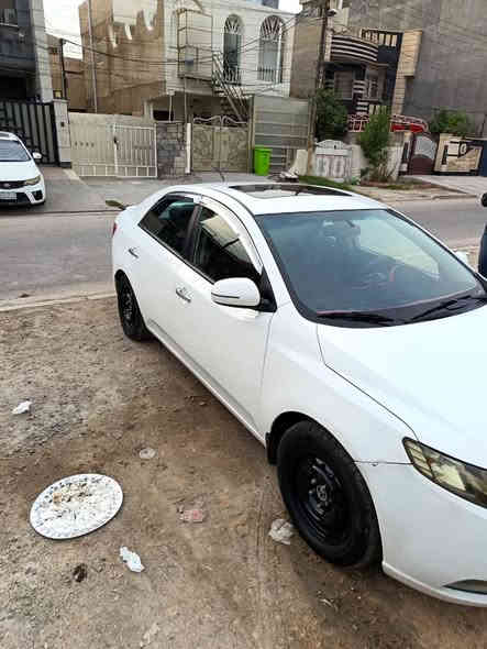 السلام عليكم 
سيراتو للبيع موديل 2012 لون ابيض
مكفوله ماعده الموضح بالصورة 
محورة غاز 
الويل كب القديم موجود عدد (4)
فول مواصفات عدا البصمة
شاشة
حساس خلفي
شفتات ستيرن
كاميرا
فتحة سقف
تحويل سنويه فقط مو وكالة
السعر 107 بيها مجال
بغداد📍
***********
***********
