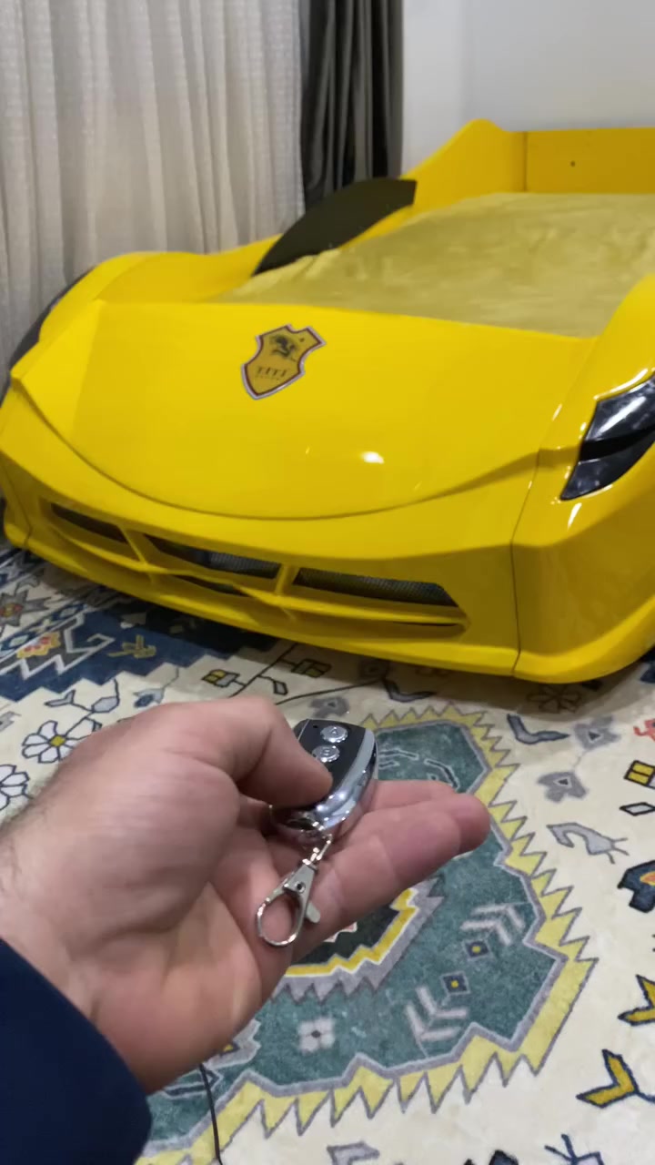 سرير اطفال على شكل سيارة بي بصمه واضؤيه للبيع للتواصل واتساب ***********
