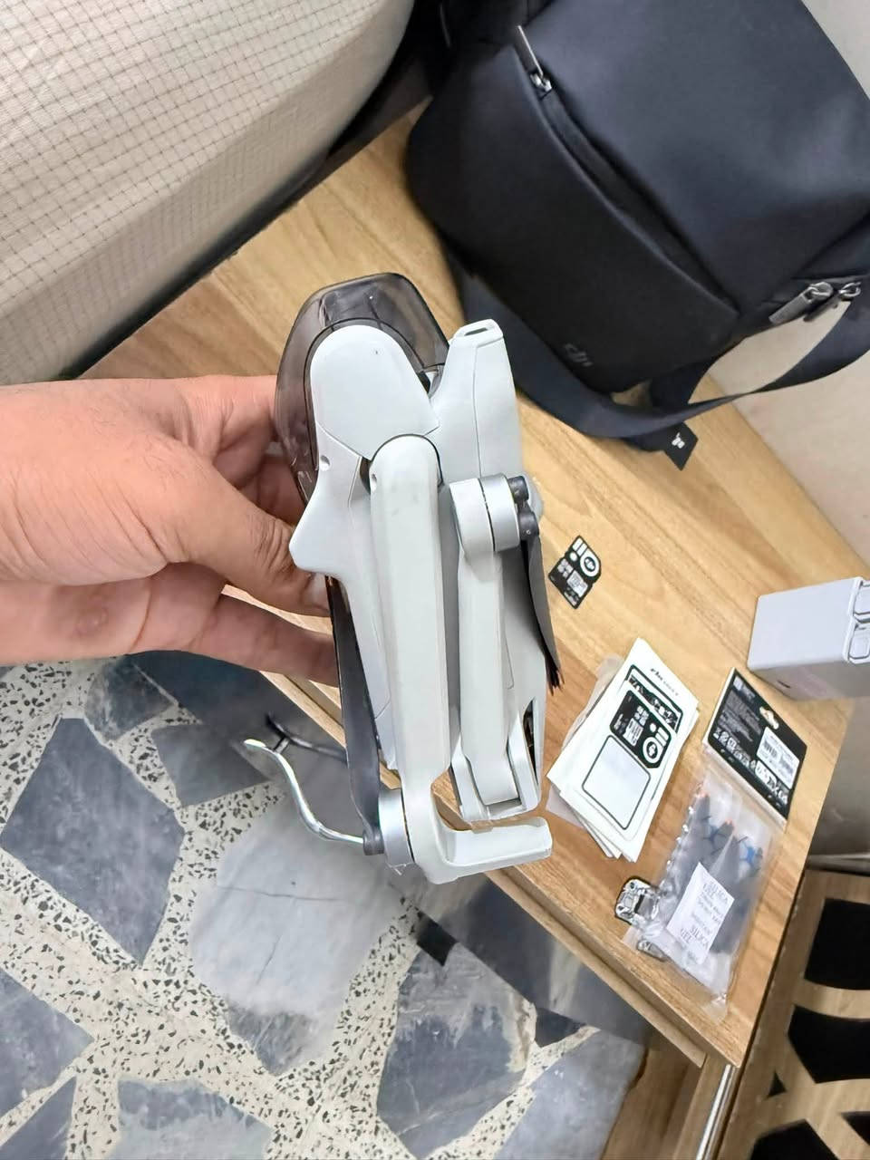 السلام عليكم 
dji.  
MINI.  3.  KOMPO.  SMART
مني ثري كومبو سمارت 
كامل ملحقات 
درون جديد غير مستعمل 
ع كد الفحص فقط 
نضافه 100/100مكفوله من كلشي 
السعر والاستفسار 
الاتصال ع رقم 
***********
متوفر توصيل
