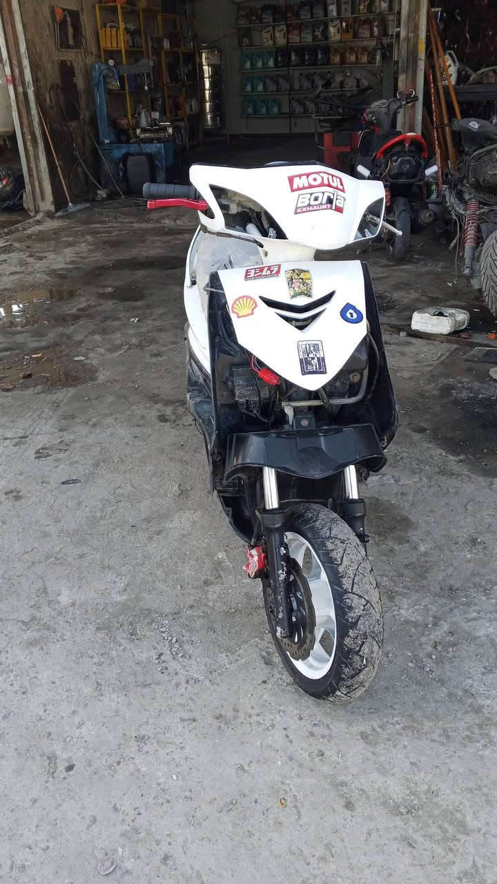 سلام عليكم
دراجه سكنس فحل كابريتر دراجه شغاله   دراجه  مكينه بلاديه السعر 350 و بيها مجال مكاني بغداد الدوره
الرقم ***********
