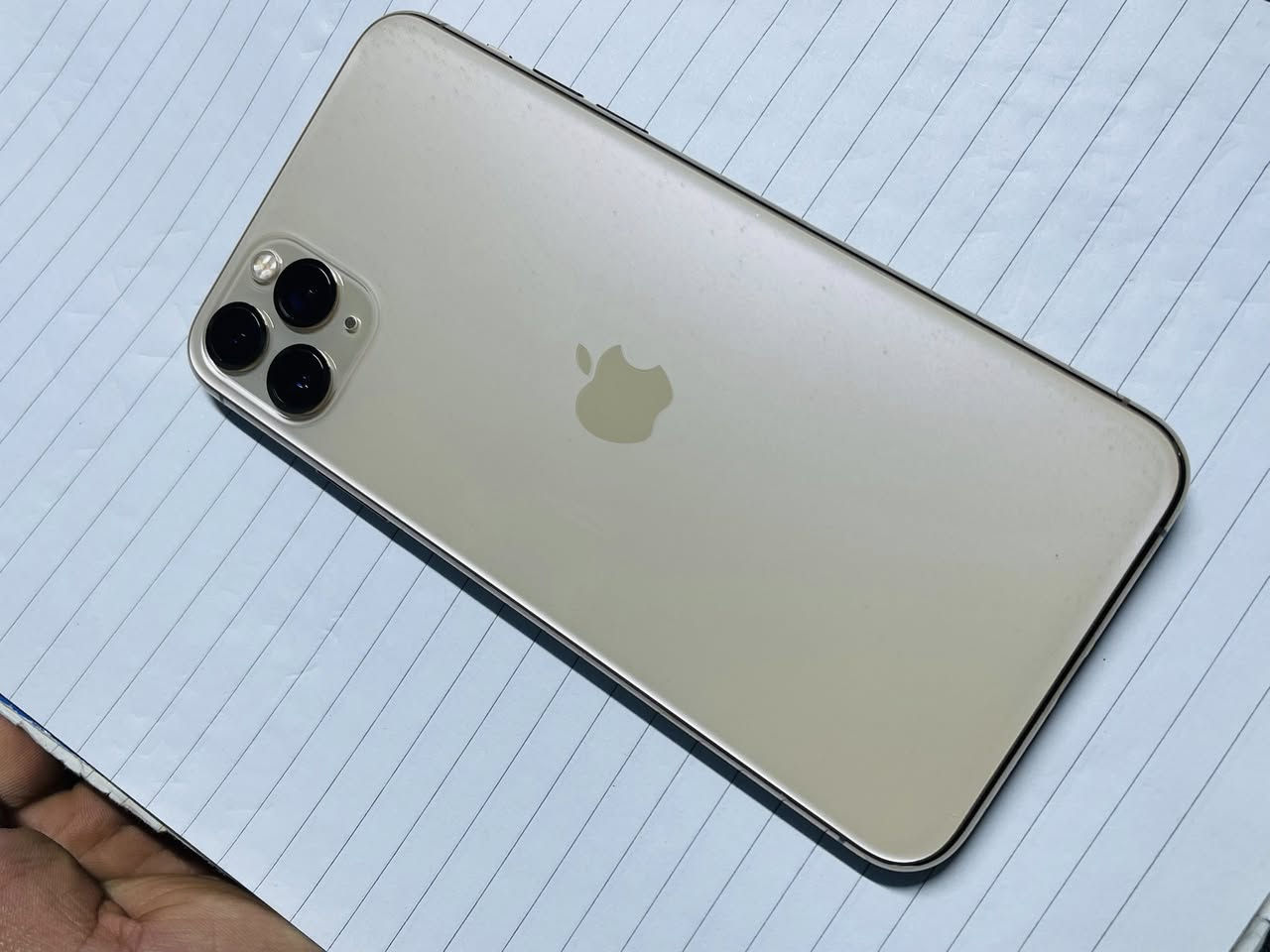 السلام عليكم : ايفون 11 برو ماكس ذاكرة 256 بطارية 🔋 88 جهاز بلادي ممفتوح وتر بروف باكيتة ويا تلفون حيل حيل نضيف نموذج M  تروح تفحص حاسبه وين متريد . السعر 350 الف ….. لتواصل . ***********
