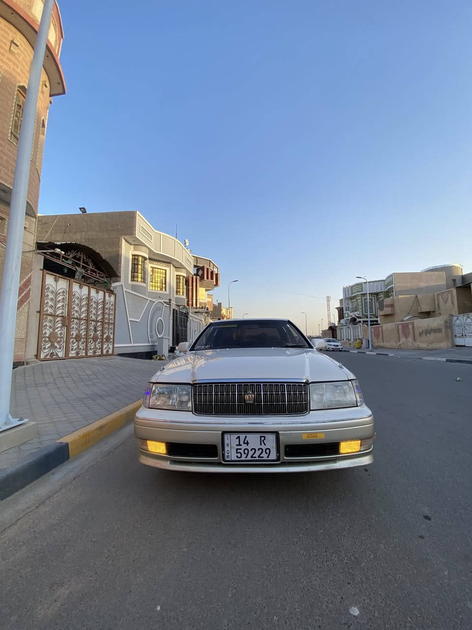 السلام عليكم راس الثور فلات مكفوله كص وضربه محرك VVT فيشتين حداده تخم تاير جديد كهرباء كله شغال تبريد يـ السويج رقم بصره انكليزي دواخل عسلي سياره نقل جثه فقط 
العنوان البصره زبير حي الخطوة 
والي مو شراي يندعي ب الرزق *********** السعر 73 وبيه مجال بصيط
