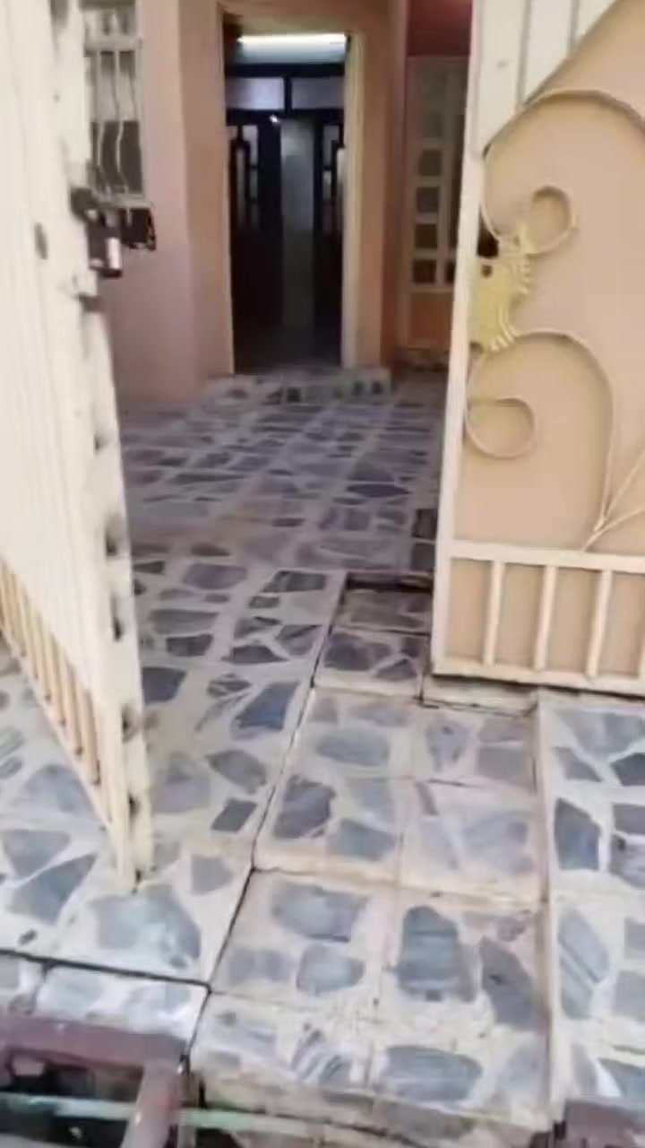 بيت للأيجار بحي صديق  ١٢٠ متر طابقين حديث شارع تبليط موقع مميز ٣غرف نوم استقبال هول ت كراج للتواصل فقط اتصال *********** ***********
