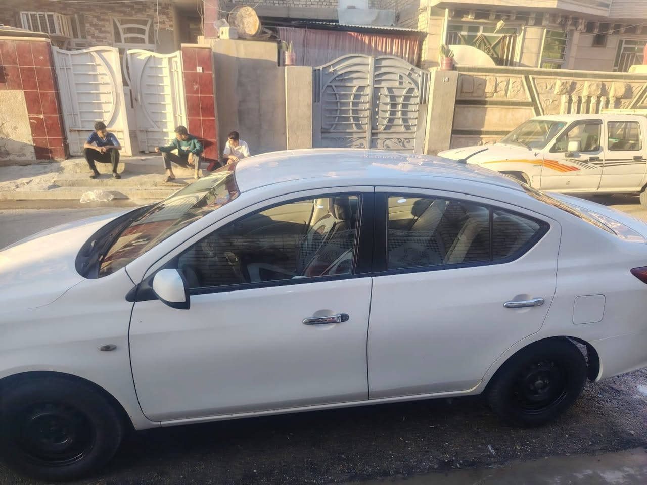 سلام عليكم للبيع نيسان سني  هندي موديل٢٠١٨  بغداد رقم الانكليزي بسمي ماشية ١٥٠ الف  بيها بابتين صفحات السايق بيها جاملغه  وربع البنيد مصبغ   فقط السعر ٩٥ وبيها مجال بغداد الحسينية ايم الجامع البديع ***********
