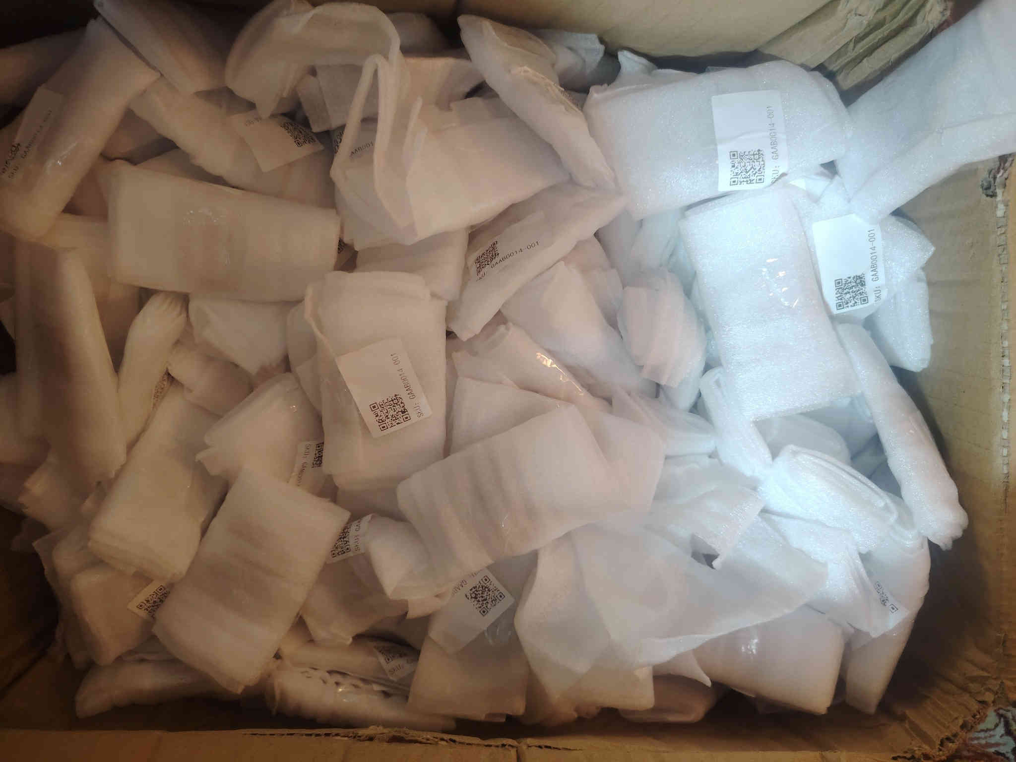 ٥٠ قطعة شكد تنطوني بيهة
خلي سعرك وبالعافية

الجسم الموضح في الصورة هو وحدة شحن لاسلكي. تُستخدم هذه الوحدات في المعدات الإلكترونية الشائعة للشحن اللاسلكي القريب أو توفير الطاقة. 
تعمل الوحدة باستخدام مجال كهرومغناطيسي لنقل الطاقة بين جسمين. 
تتكون الوحدة من مرسل (لوحة الدوائر المطبوعة) وملف عزل (الملف النحاسي). 
يمكن استخدامها كبديل لمصدر الطاقة اللاسلكي في المشاريع المختلفة. 
تتميز بكفاءة نقل عالية للطاقة، تصل إلى 90% في بعض الحالات
لطلب الاتصال على الرقم
***********
