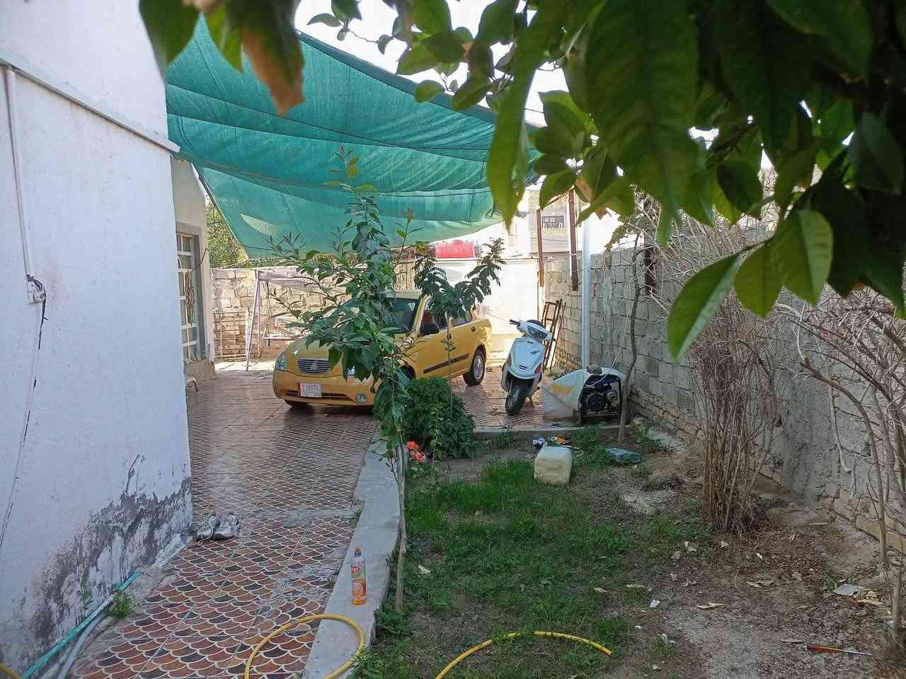 سلام عليكم بيت للبيع عنوانه حي الامين خلف مخازن لعيساوي مساحه 256 م ركن على شارعين يحتوي على غرفتين كبار وصاله ومطبخ وصحيات خارجيه وداخليه طارمه جبيره ستوني مرممه سيراميك جديد هاي  الصوره قديمه 
طابو زراعي مرقم بلطابو سند 25
موجوده كل الخدمات تبليط كهرباء ماء مجاري 
سعره 73 وبي مجال 
***********
عنوان خلف بانزين خانةالشموس
