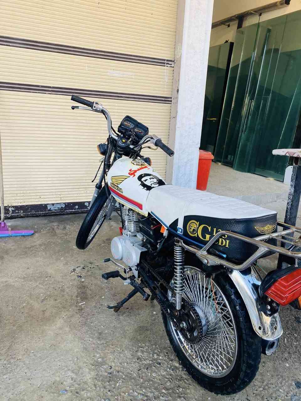 سلام عليكم تايكر ٢٠٢٠ للبيع وايرمنيه كلها شغاله نضافه كدام العين السعر ٣٠٠ بي مجال خاص او اتصال ***********
