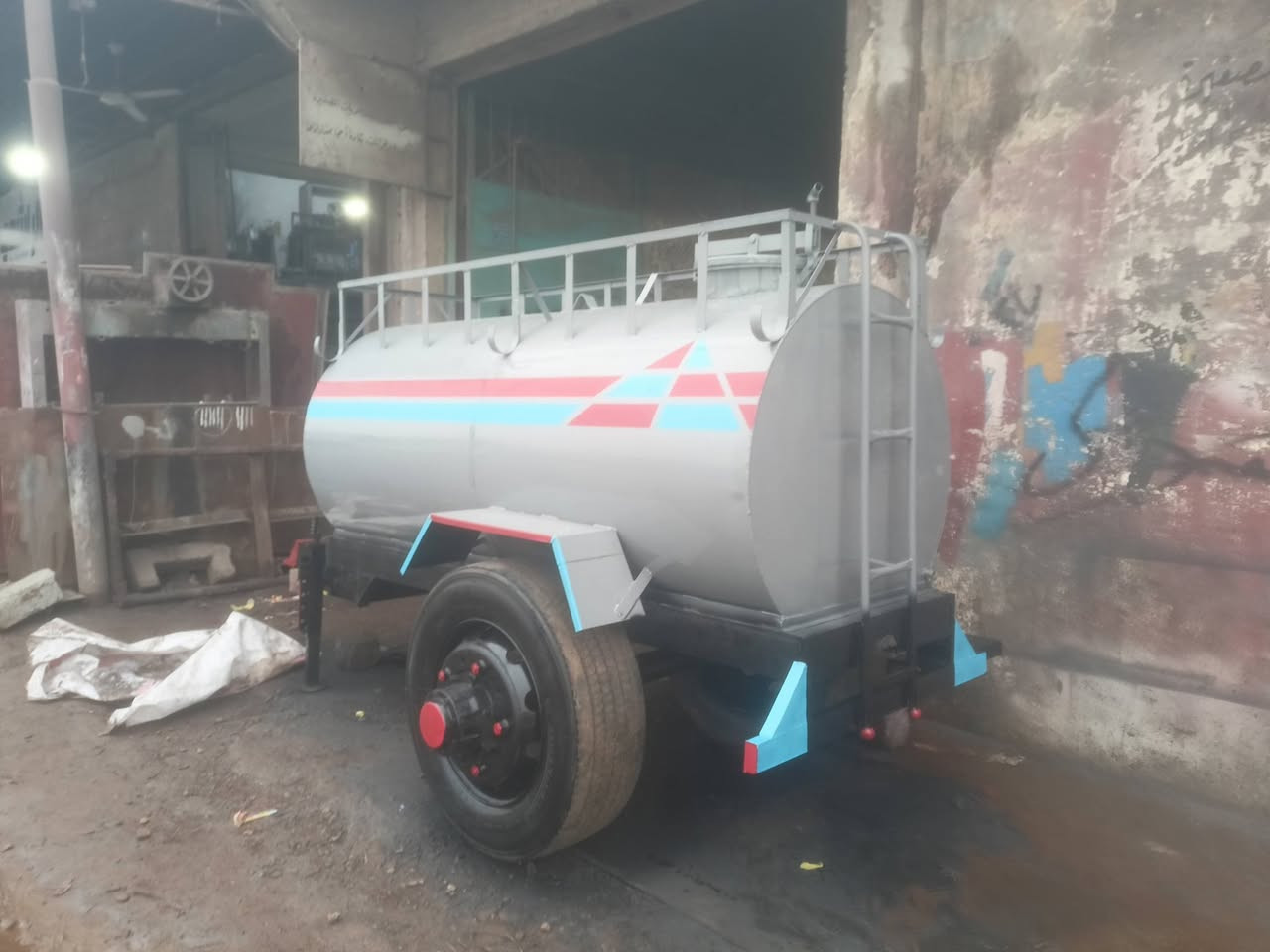 حدادة محمد حسين الربيعي 
لعمل المقاطير و العرباين والخزانات الكبيرة و الصغيرة والزراعة
الموصل/صناعة وادي عگاب/سايدين ربيعة 
***********واتساب
***********واتساب
