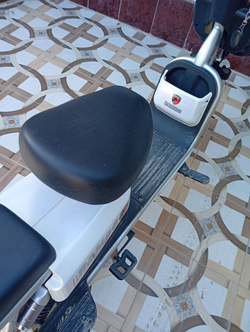 سلام عليكم ماطور شحن للبيع سعر 400 رقم تلفون ***********
