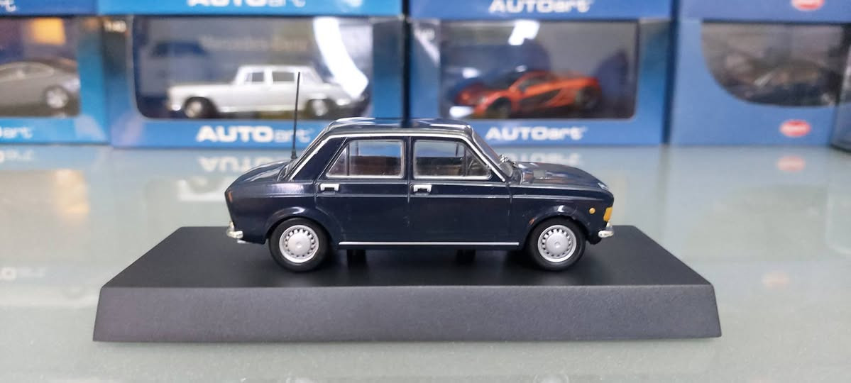 FIAT 128  1/43
Messenger only


**إذا كنت صاحب هذا الإعلان وتريد حذفه لأي سبب، رجاءا أرسل رسالة إلى الدعم الفني**