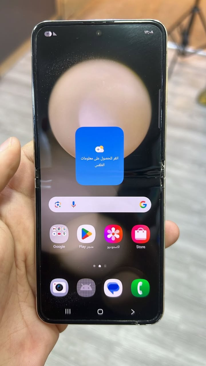 للبيع كلكسي z flip 5 ذاكره 512 شاشه الخارجيه مكسوره باقي الجهاز كله شغال السعر 400 ***********
