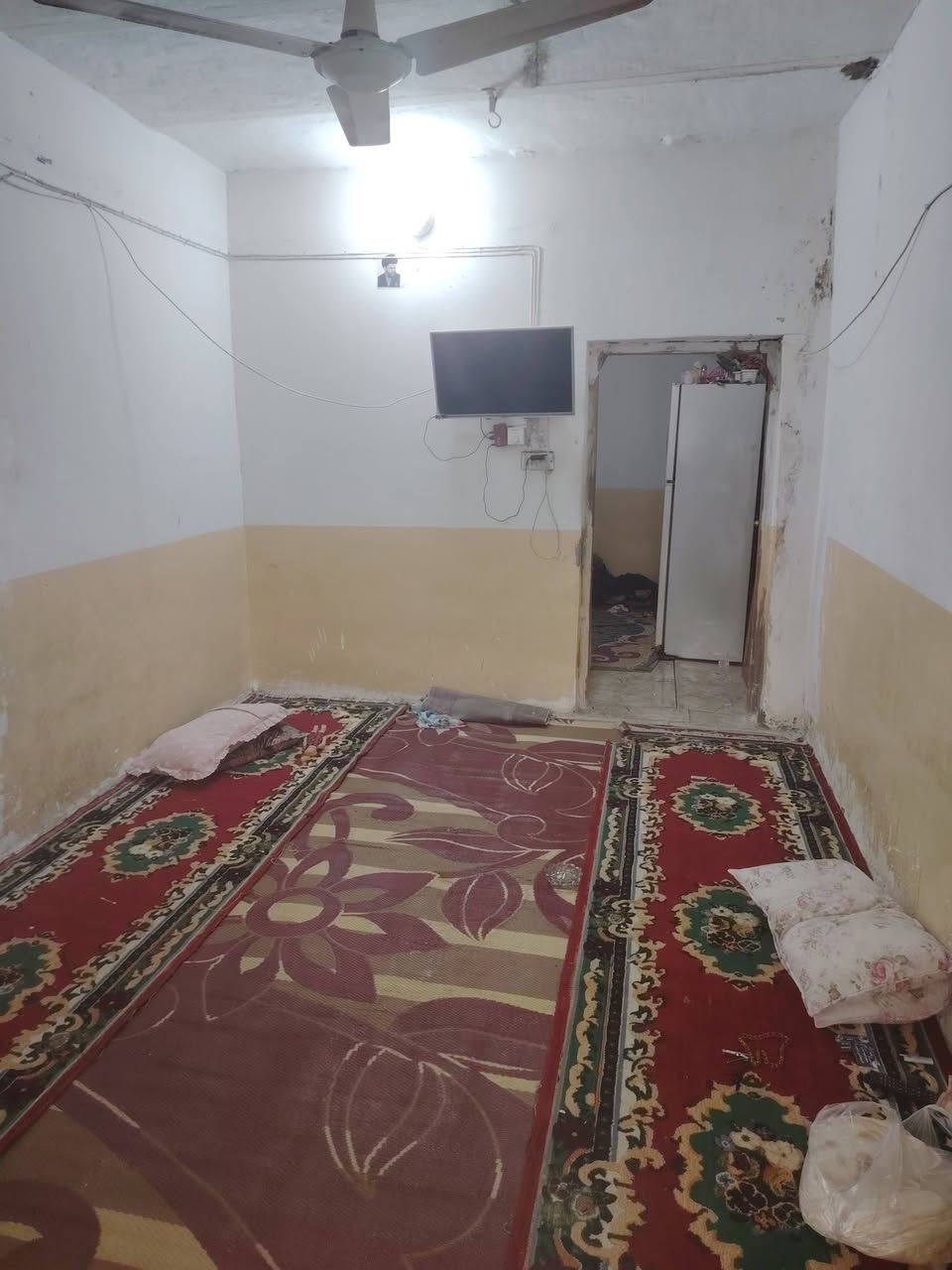 سلام عليكم  بيت 120 متر غرفه وصاله ومطبخ وحمام  وبي حديقه جبيره  شارع المطار الجديد يم اسواق فدك السعر 15 وبي مجال راعيه مسوي حادث ومتوازي ع فلوس مكتب الصدرين ***********

