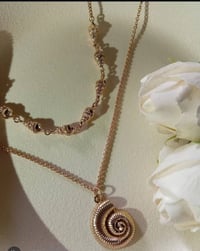 قلادة موديل جديد • ذهبي • قطعتين