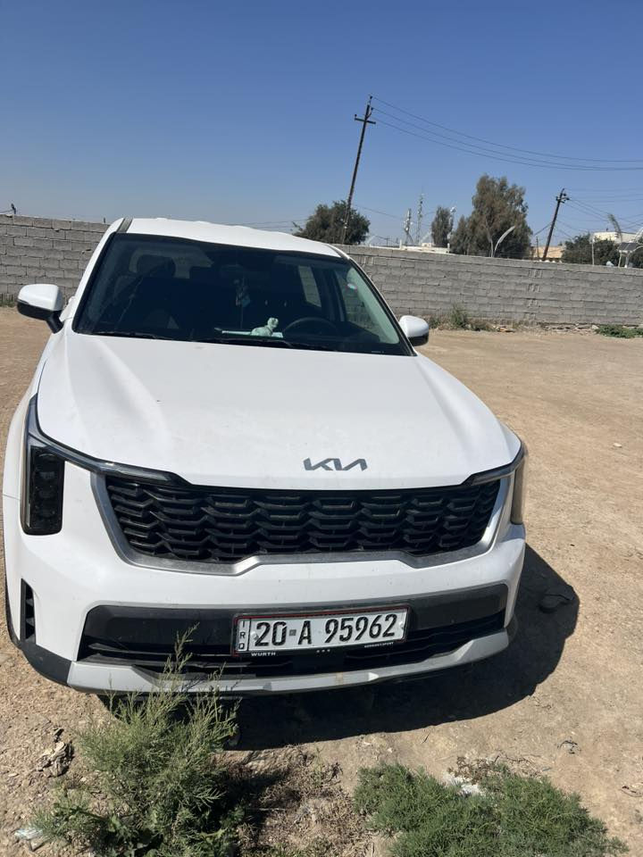 السلام عليكم سورنتو 2025 وارد أمريكي للبيع فئة Lx  معروفه مواصفاتها الضرر تبديل جنطة وباب خلفي ماشية 10مايل مرقمة شهداء السعر 260$وبيها مجال للشراي ***********
