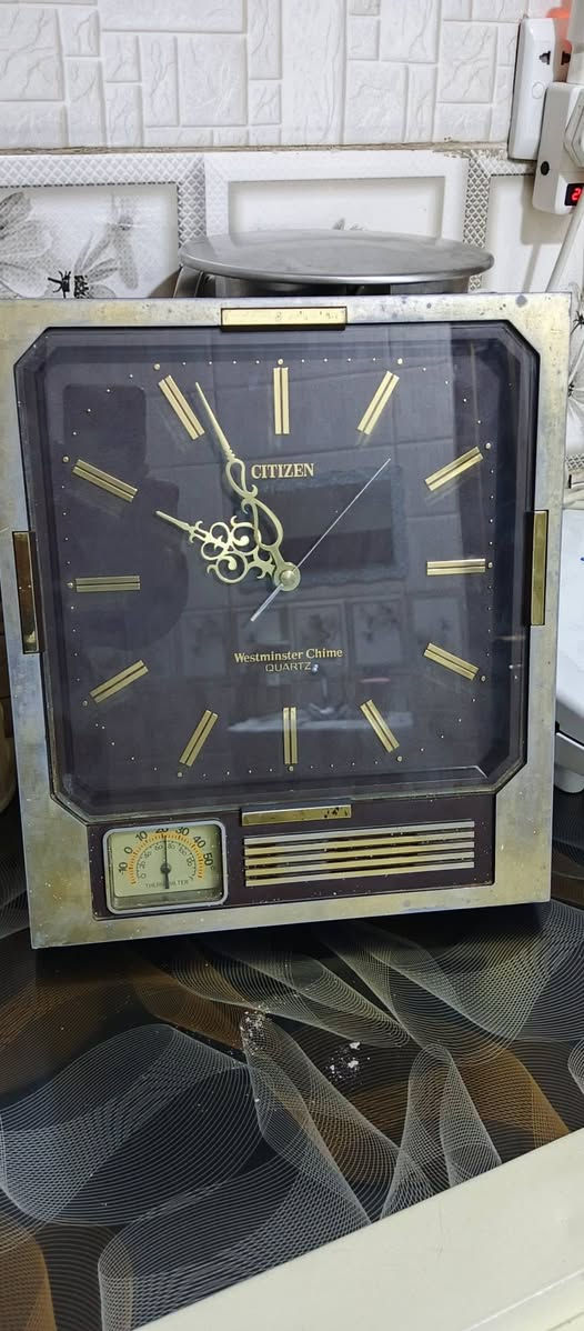 السلام عليكم ساعه ياباني قديم البيع السعر 50الف تلفون ***********
