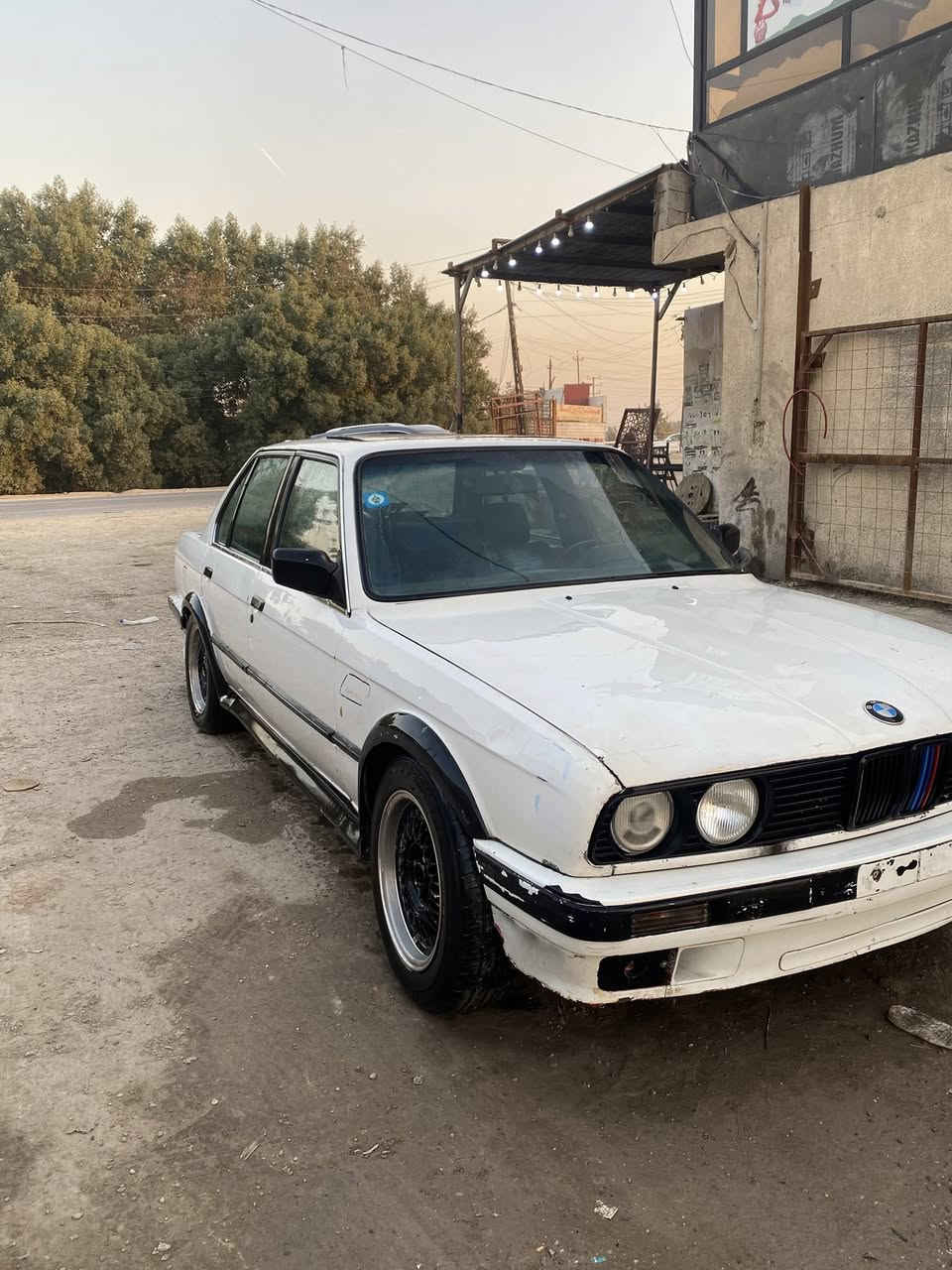 السلام عليكم. زعره. رقم بغداد الجديد مميز داخله هزة تحويل ثاني يوم  مكينه ٢٥ مفتوح كير عادي كهربائيات كلهة شغاله  لايت زنون اصلي  كشنات جدد بطاين كلهة نضيفه بس نقصه وحده 
السعر ٣٠ وبيهة مجال 
‭٠٧٧٤ ٥٧٧ ٤٤١٩‬
