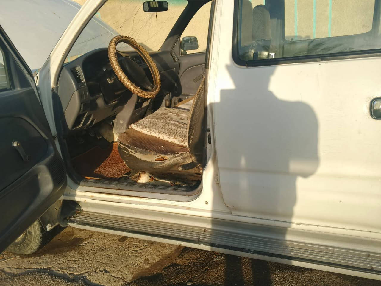 سلام عليكم لبيع بيكم تيوتا فور ويل 2001 بدون رقم مال مزاد مكفوله من سريقه وعشاير مكينه وكير جدد مكان بغداد ***********
