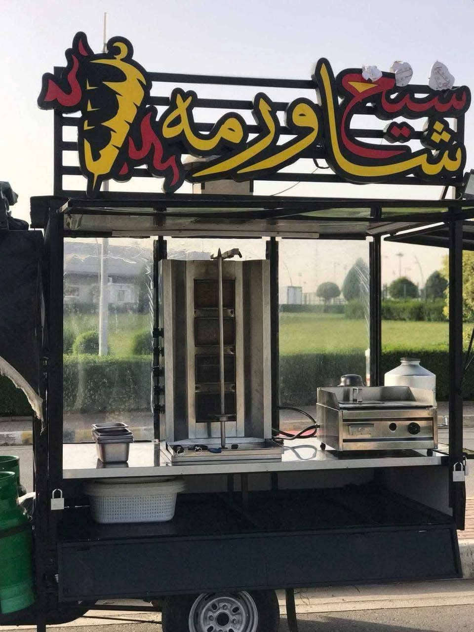 عربه شاورمة للبيع نظيفة جدا مع كامل أدوات الشوي للشاورما واللفات  والخ.. للتواصل على الرقم ***********
