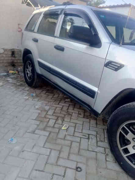 السلام عليكم اخوان 
للبيع جيب لاريدو موديل 2006رقم بغداد بأسمنه جاهزه للاخير السعر 78مكاني بغداد الكريعات للاستفسار ***********
