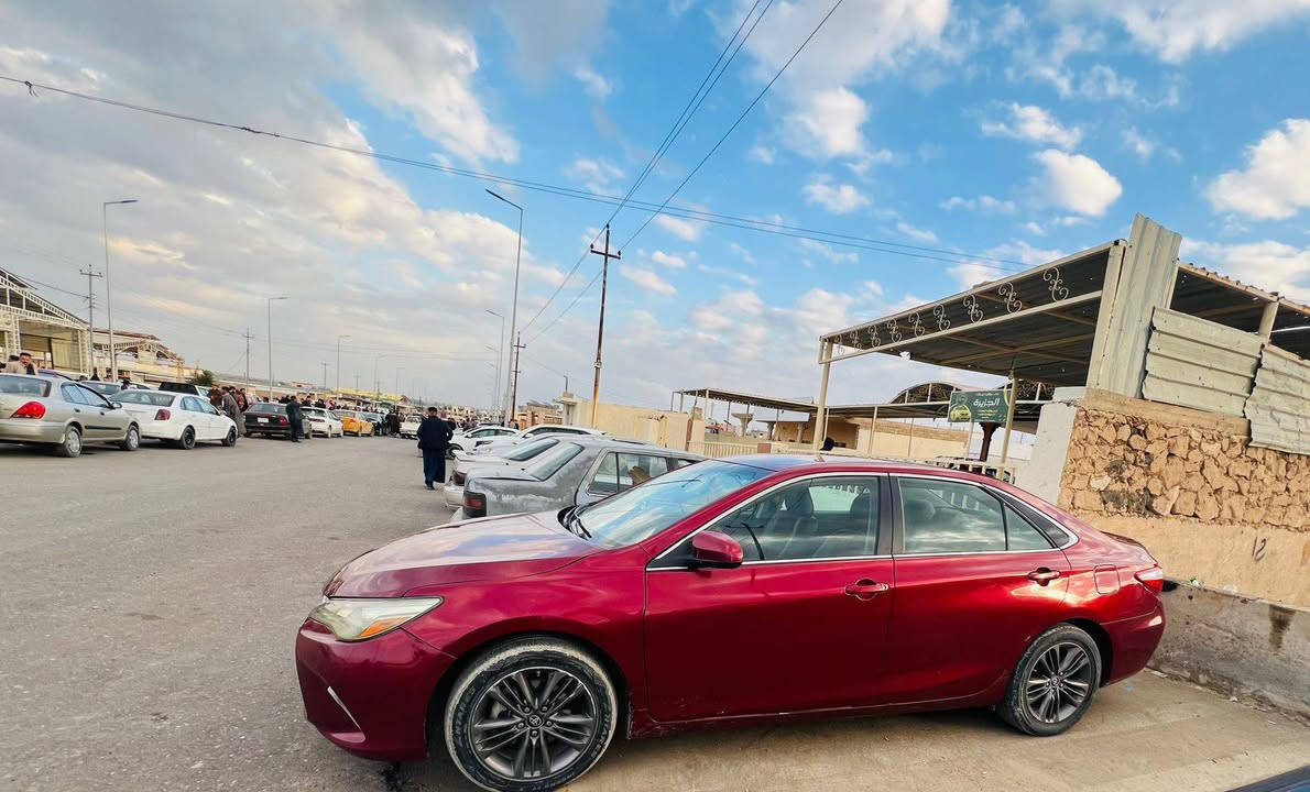 السلام عليكم.
كامـري للبيع. 
2016.
2500
مواصفات se. 
ظرر جاملغ وبنيد. 
كير محرك شرط. 
شاشه كامره. 
تحكم استيرن. 
شفتات مثبت سرعه. 
رقم اربيل دولي.
للبيع او مراوس بكم 9/10.
مكانها صلاح الدين بيجي 
للاستفسار الاتصال.
***********.
***********
