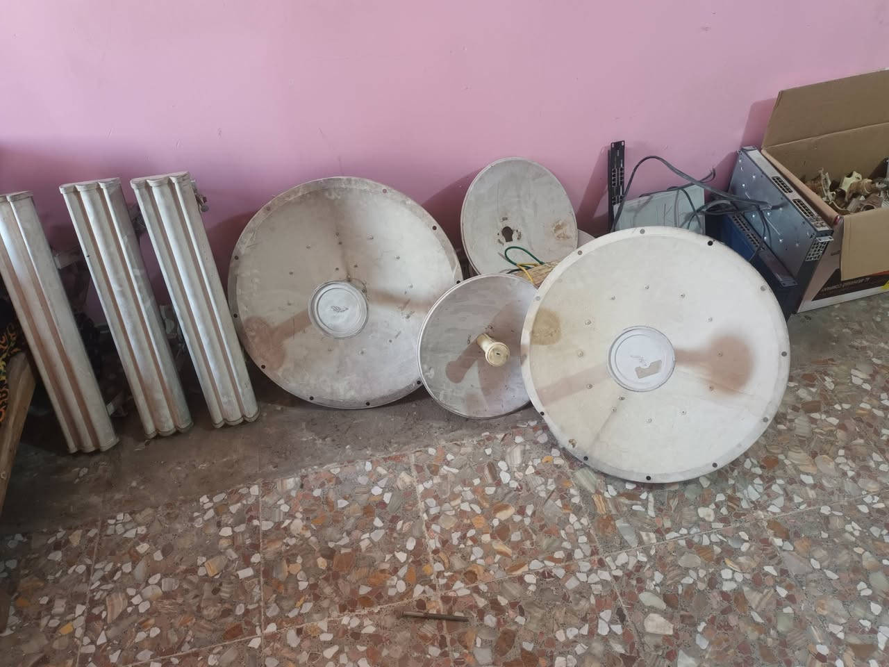 سلام عليكم متوفر برج كامل لبيع
حديد 18 متر
سكاتر عدد 3 مع 912
دش 30 عدد 2 مع 912
عاكسه 850 شغاله 
___________________________
بور بيم عدد 30 قطعة 
لايت بيم عدد 25 قطعة 
نانوات ام فايف اكس ام عدد 20 قطعة 
نانوات ام تو عدد 15 قطعة 
نانوات ام فايف اكس دبليو عدد 5
دعسوقه استلام عدد 1
روكت اكس ام عدد 1
متوفر سسكوات
سسكو NETGEAR GS724T مع اسفيات 2 
سسكو  Cisco 3750G مع اسفيات 2 
ابيع كميات مابيع كم قطعة 
متوفر توصيل 
عنواني بغداد 
رقمي لتواصل وتساب *********** وتصال

