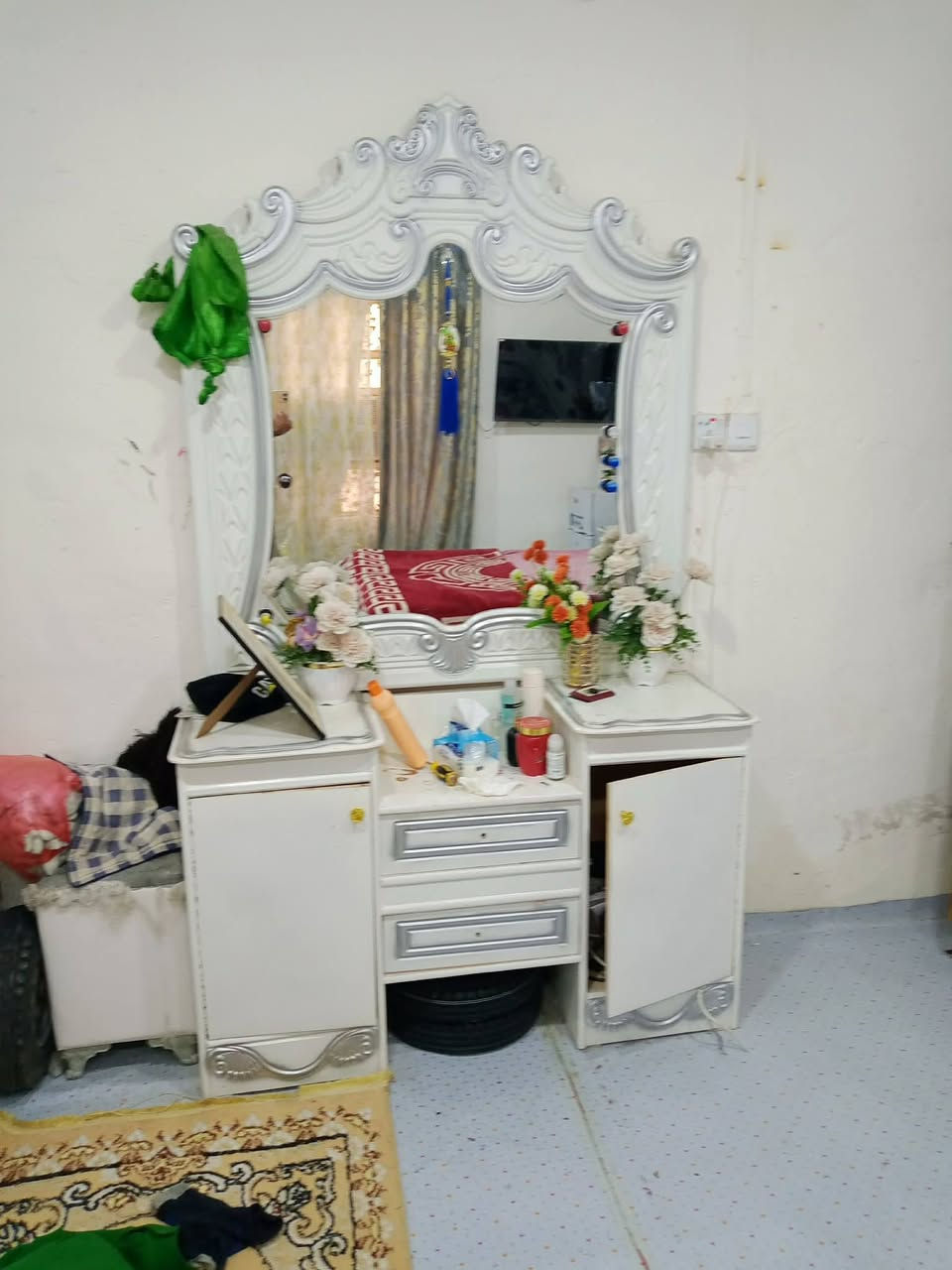 غرفه نضيفه سعرها 800 وبيها مجال الدوشك وياها هاذه الرقم وبي وتساب ***********
