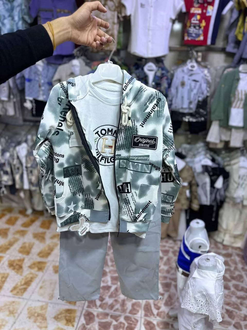 قاط ولادي 3قطع خامه درجة أولى 💞

القياس 6.8.10.12😍

هيت الجمعيه شارع حامي حميد مجاور كوزمتك بودي شوب زورونا وكل لهلأ بيكم 🌸

يوجد توصيل داخل وخارج الانبار 🚗
***********
***********
