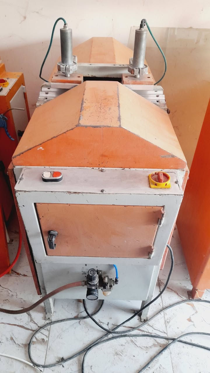 السَلٱمٌ عـَلـْيگمّ-ۈرحـْمّـٌة ٱللـّہ ﯙبُرگـّاتہ
معمل ثري فيز 5 قطع للبيع ب28 وبي مجال

جاهز مجهز شرط موطورات بلادي لاملفوف ولا مفتوح

***********

***********
