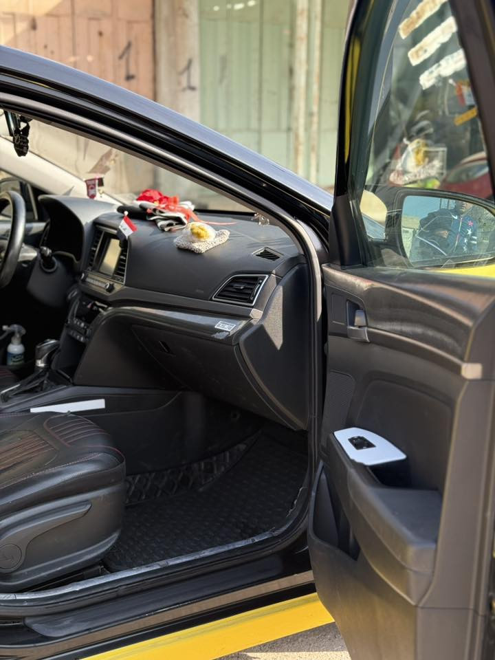 السلام عليكم 
النترا 2018
فول مواصفات 
السعر 155
محرك 18 مفتوح 
منضومة لايتات زنول
منضومة غاز 
الكير أي تي المرغوب 
ضرار بونيد مبدل اصلي وبيها تلكيطات مال تكسي بدون دواخل 
السيارة جاهزة من كل النواحي 
للاستفسار ***********
هيئة وغرامات مصفرة
