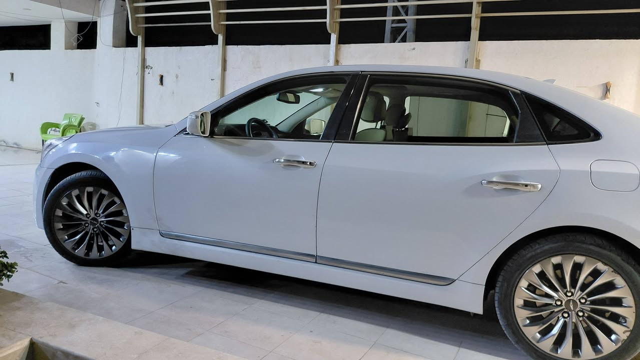 للمراوس بجي ٩٠ والفرق موجود 

ايكيوس ١٤ بأسمي فول الفول حساس أمامي وخلفي كامرات ٤كامرات أمامي وخلفي داتا شو بيبان شفط رادار تحديد مسار داخل أوف وايت جنطه شفط شتريد بيها ٣سرعات 
السياره ماشيه ١٥٥ الف ترايها مال ٢٠ امانه الله 
ماناقصه اي شي ترايها من البصره لاربيل والنضيف مبين 
المكان بابل ***********
